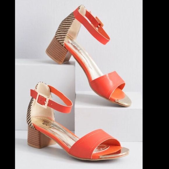 ModCloth Freeing Motif Mid Heel Sandals - Picture 1 of 5